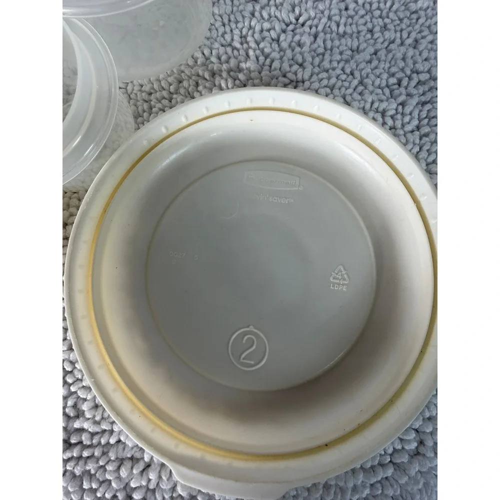 Rubbermaid Servin Saver Vintage Food Storage Set 6 Cup and‎ 1/2 Cup Almond Lids